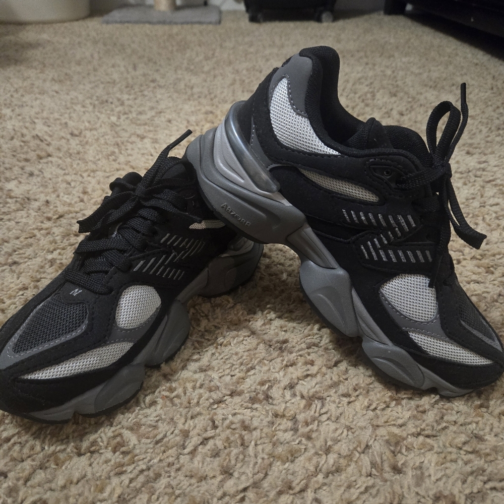 New Balance Women's Sneakers - Black with Red Highlights